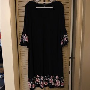 Roz & Ali Black Women's Top with Crew Neck